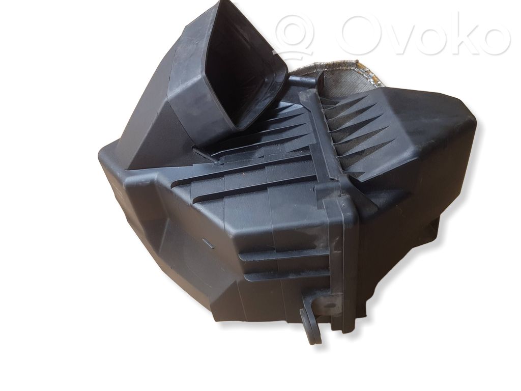 Volkswagen Phaeton Air filter box 