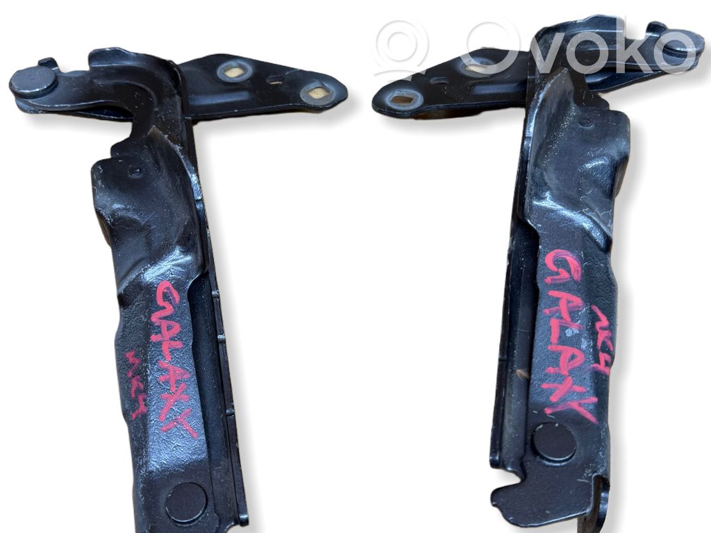 Engine bonnet/hood hinges   EM2BR16801