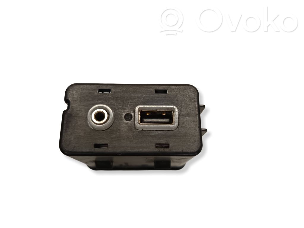 Chrysler Pacifica USB socket connector 