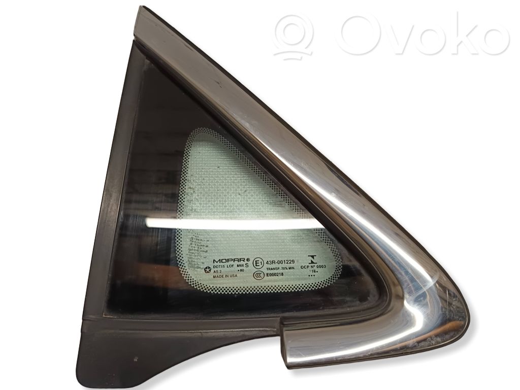 Chrysler Pacifica Front triangle window/glass 