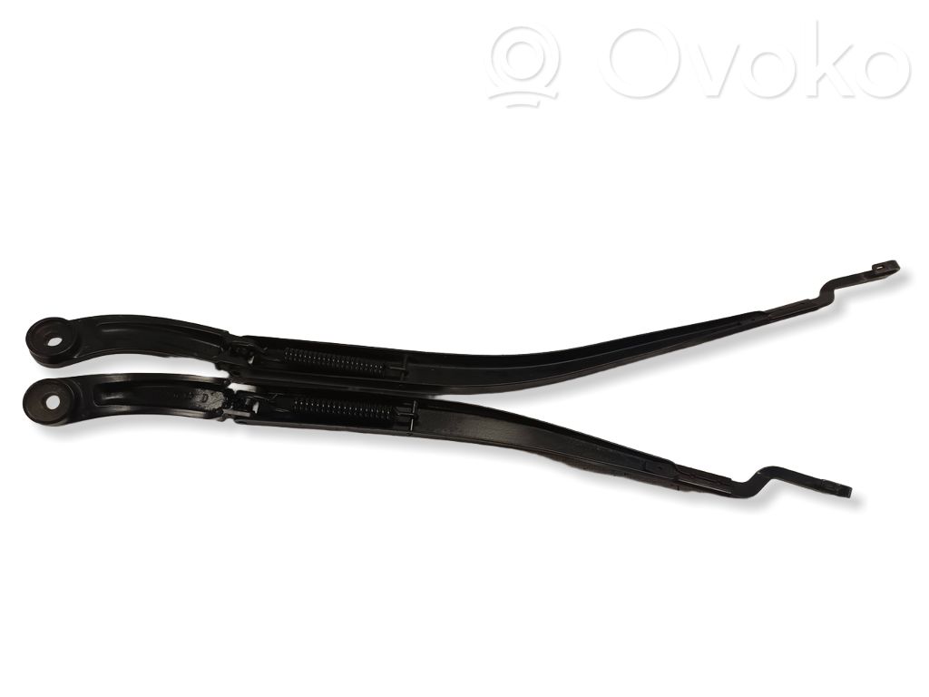 Front wiper blade arm   2586T2,2585T1