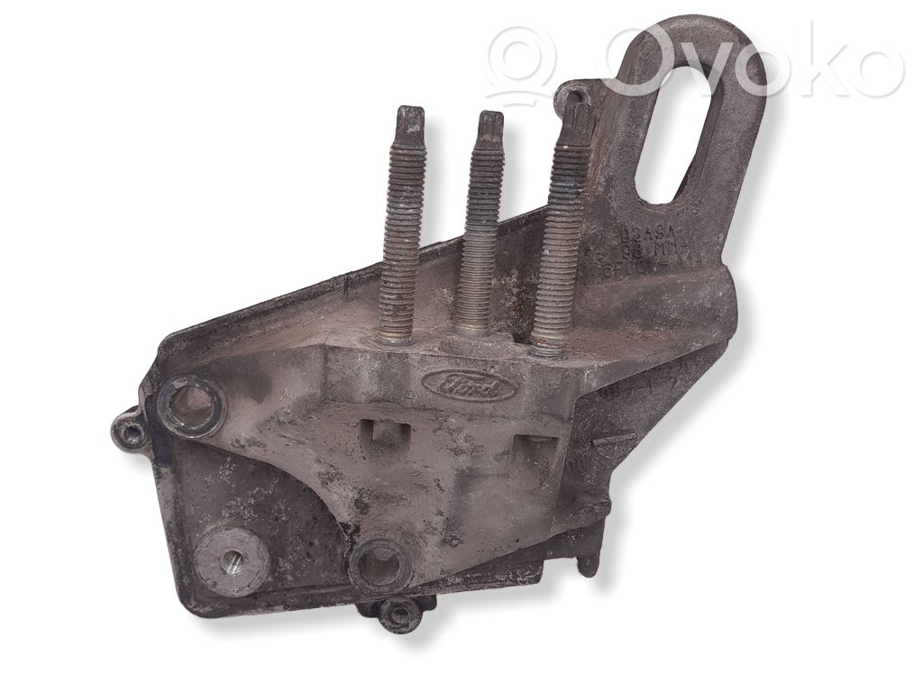 Ford Focus Engine mounting bracket 