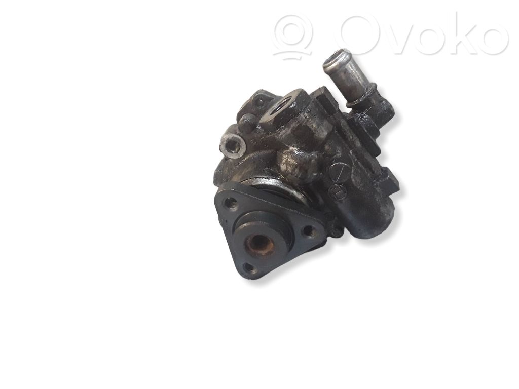 Ohjaustehostimen pumppu   4B0145156P