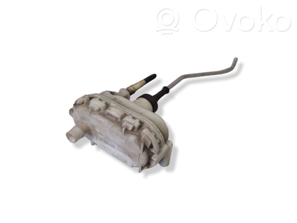 Audi A8 S8 D2 4D Central locking vacuum pump 