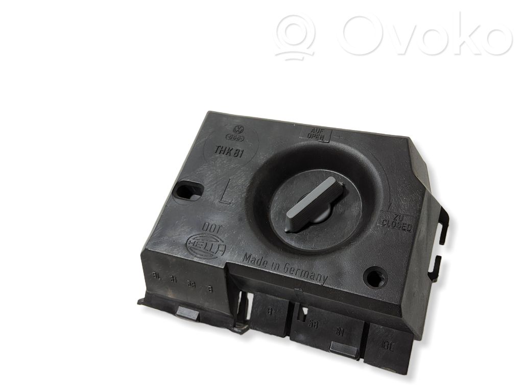 Audi 100 S4 C4 Aizmugures spuldzes vāka turētājs 