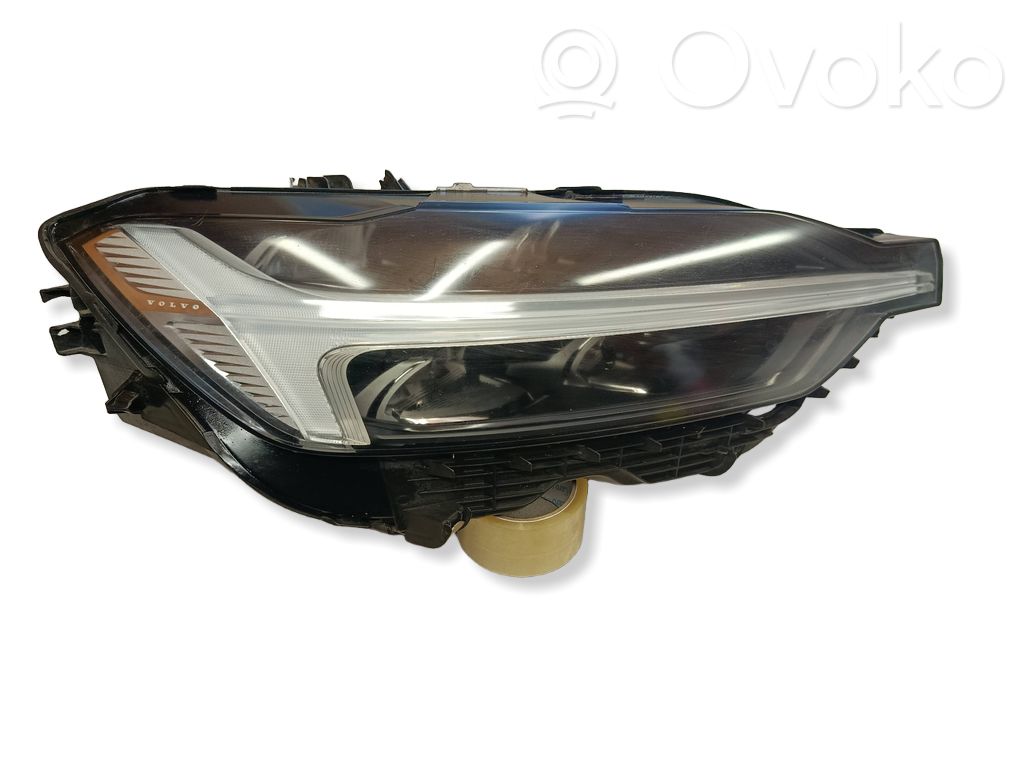 Volvo XC60 Lampa przednia 