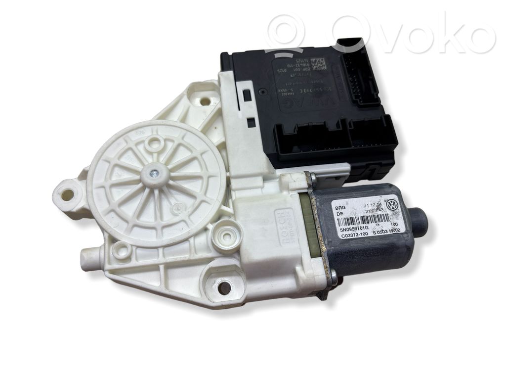 Volkswagen Tiguan Front door window regulator motor 