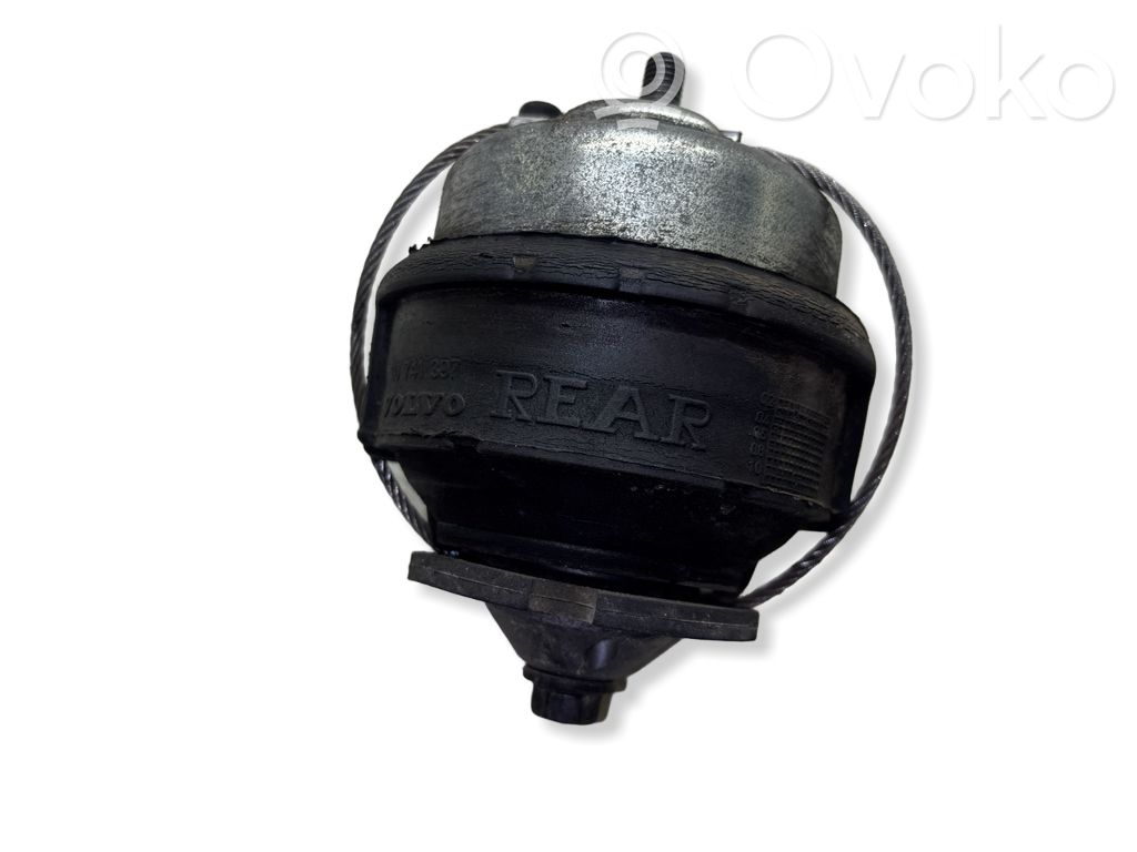 Volvo XC70 Engine mount bracket 