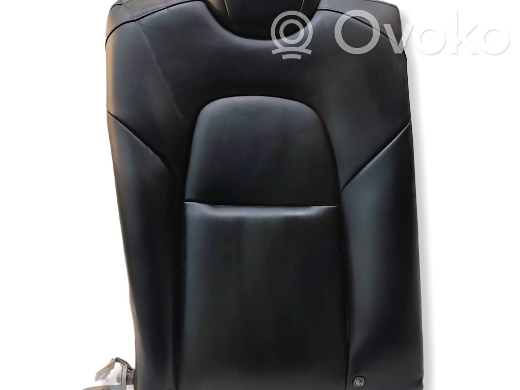 Tesla Model 3 Takaistuin 