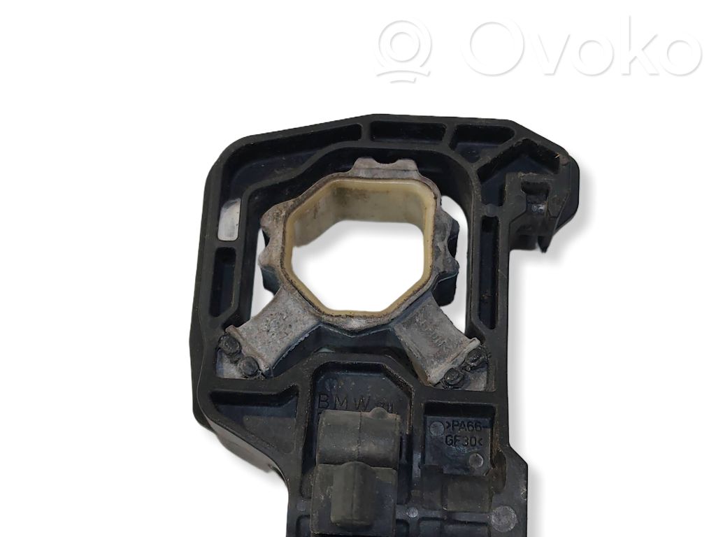BMW 5 G30 G31 G38 Staffa di montaggio del radiatore 