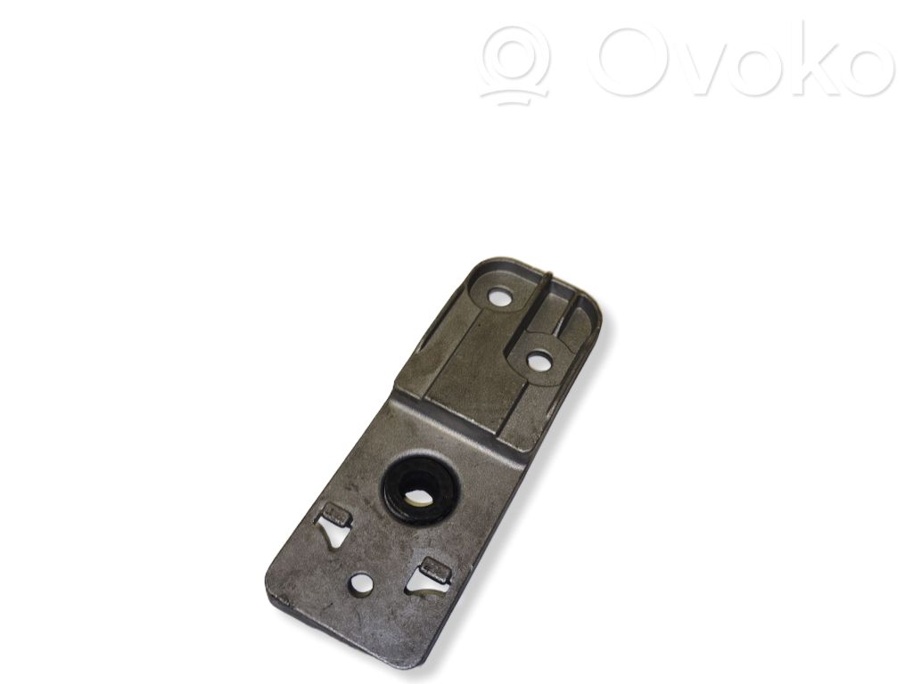Radiator mount bracket   90804870
