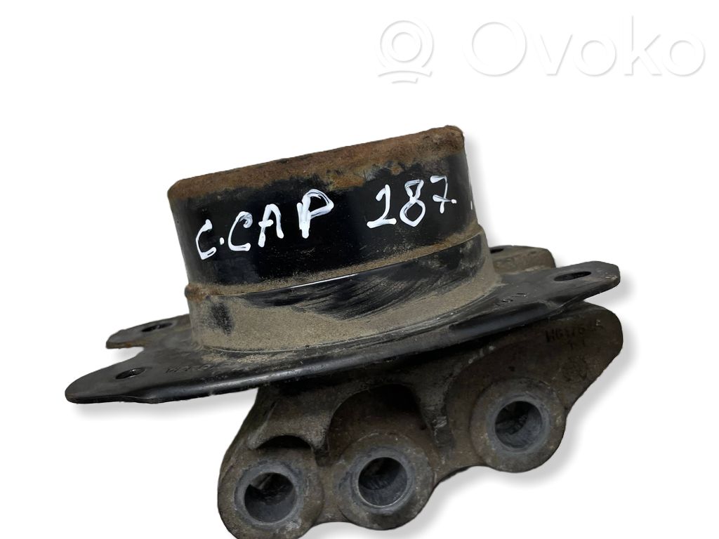 Chevrolet Captiva Engine mount bracket 