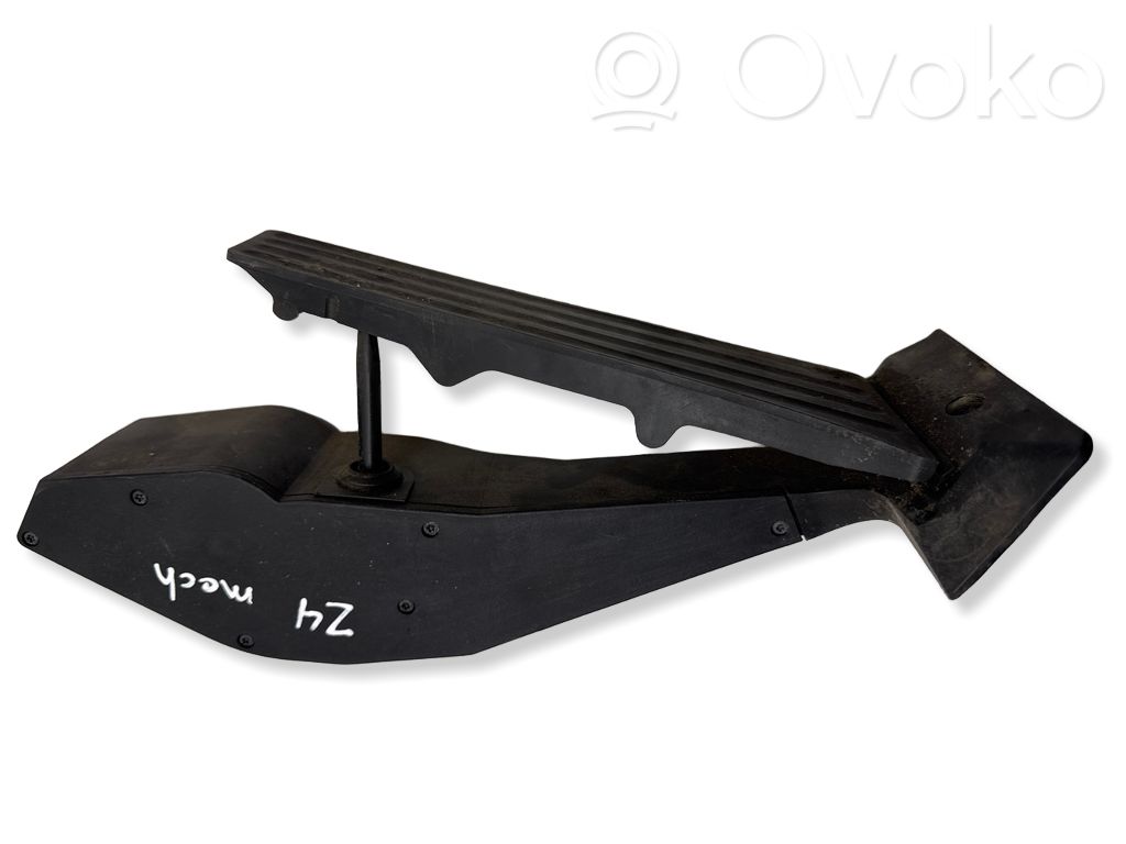 Accelerator throttle pedal   6762327