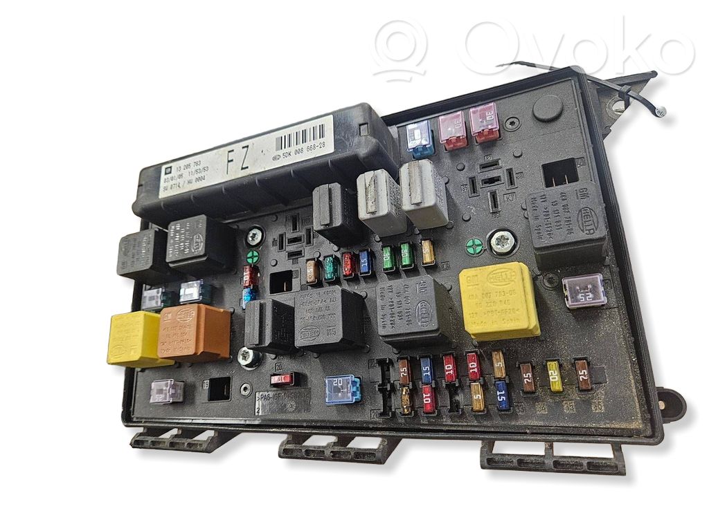 Opel Astra H Fuse module 