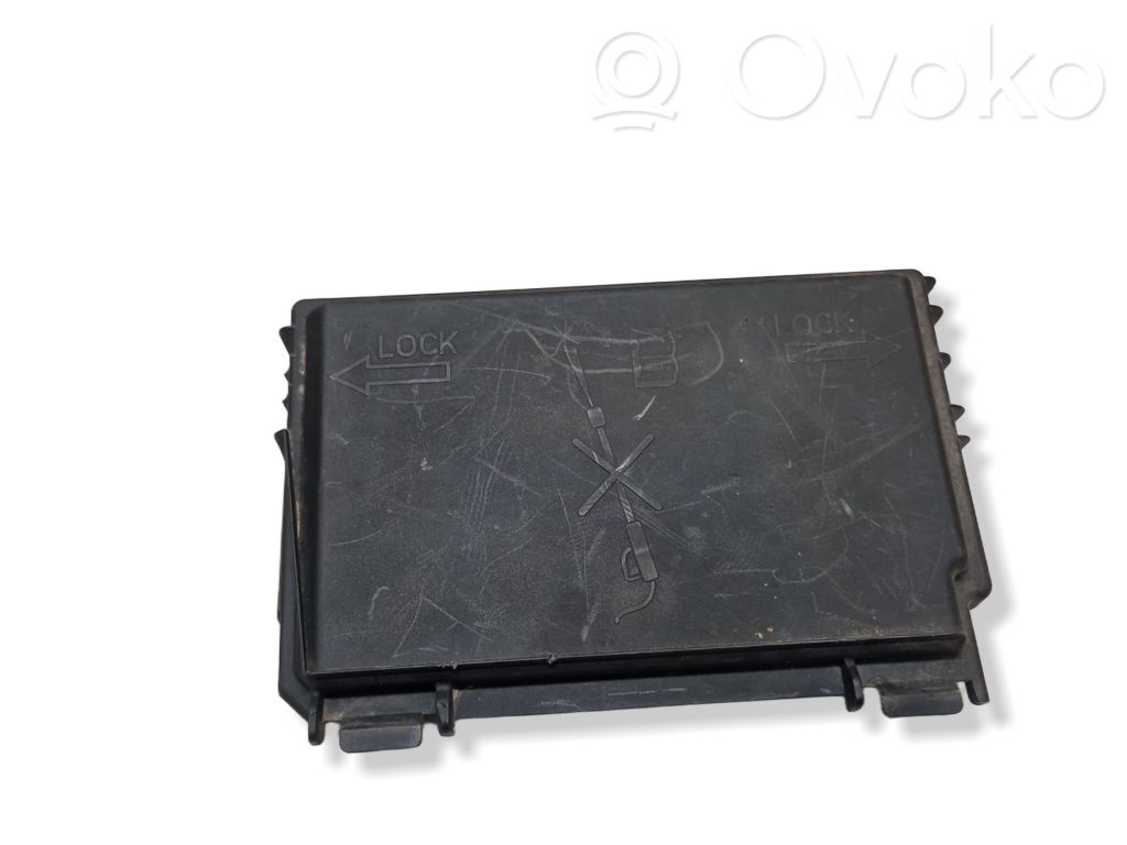 Opel Meriva B Fuse box cover 