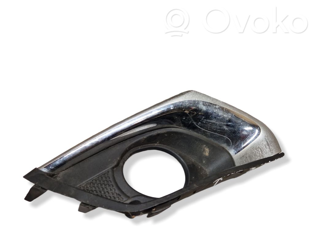Opel Corsa E Etusumuvalon ritilä 