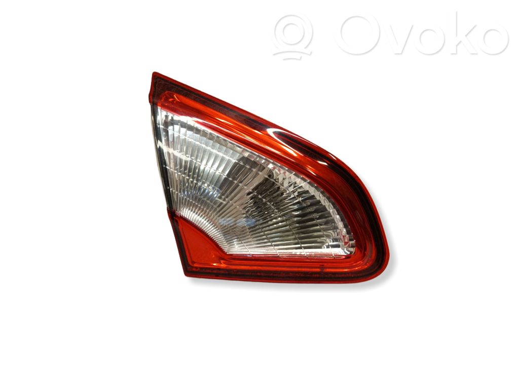 Nissan Qashqai Lampy tylnej klapy bagażnika 