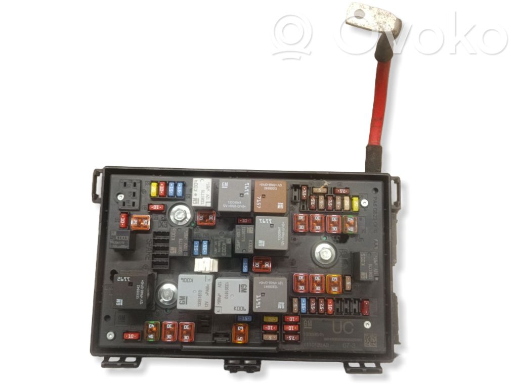 Opel Astra J Fuse module 