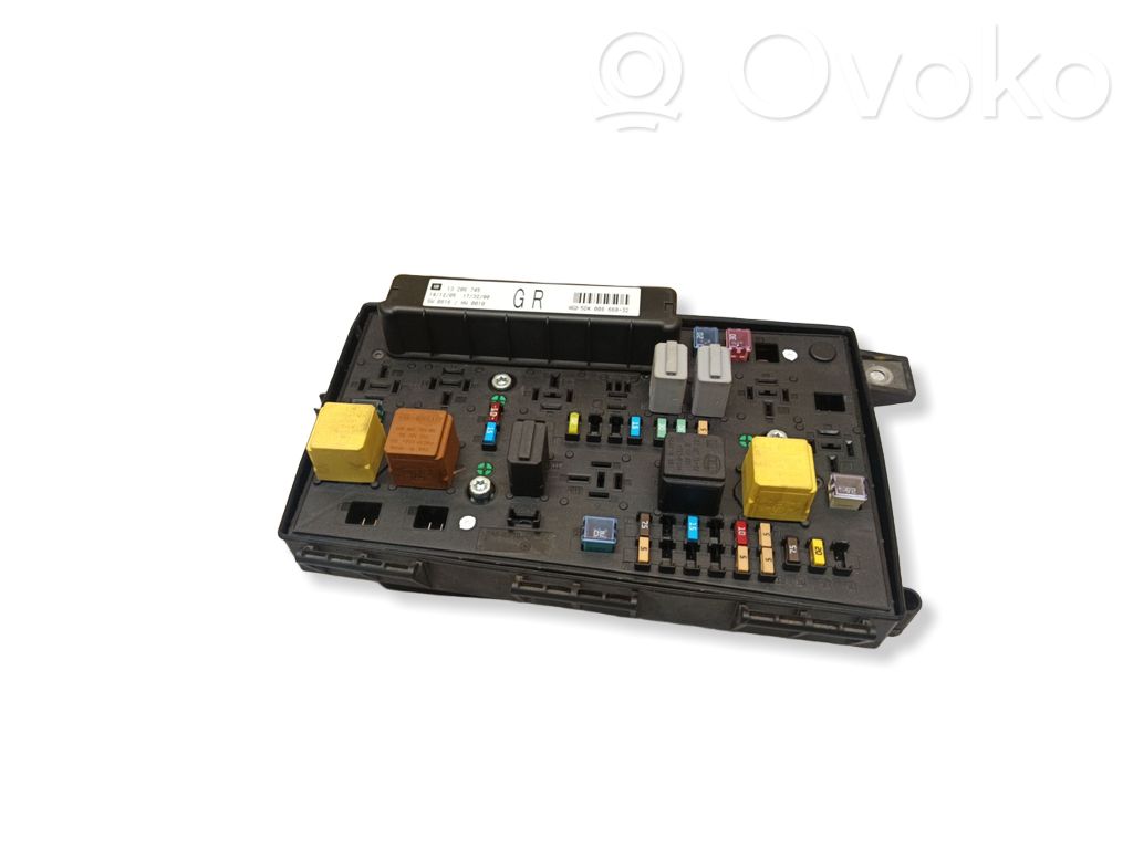 Opel Zafira B Fuse module 