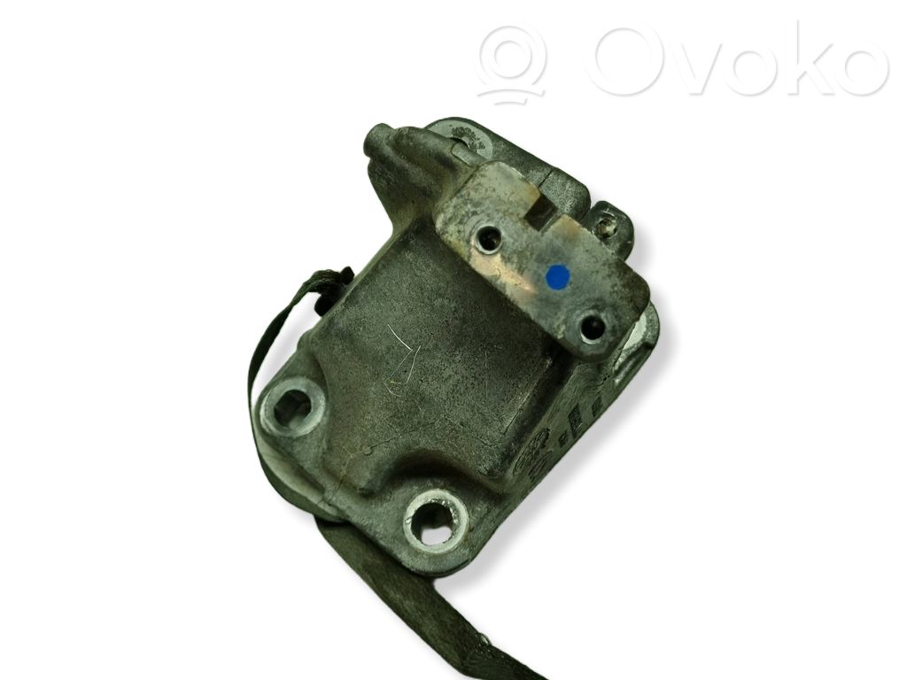 Dodge Durango Engine mounting bracket 