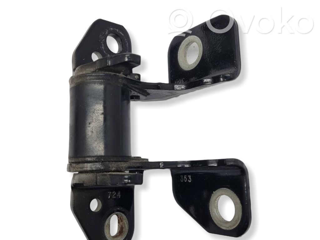 Bisagra inferior de la puerta trasera   B725
