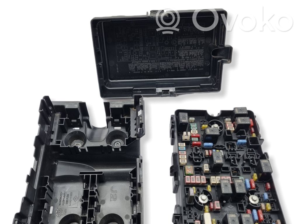 Chrysler Pacifica Fuse module 