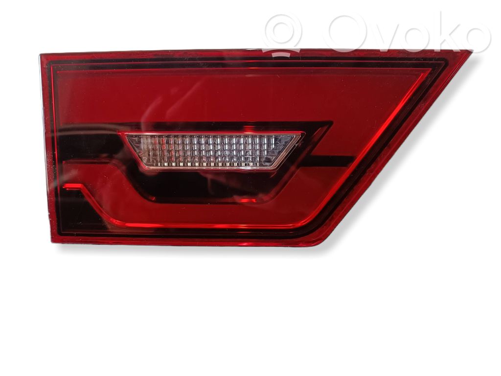 Jaguar E-Pace Aizmugurējais lukturis pārsegā 