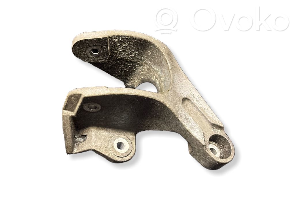 Chrysler Town & Country V Engine mounting bracket 