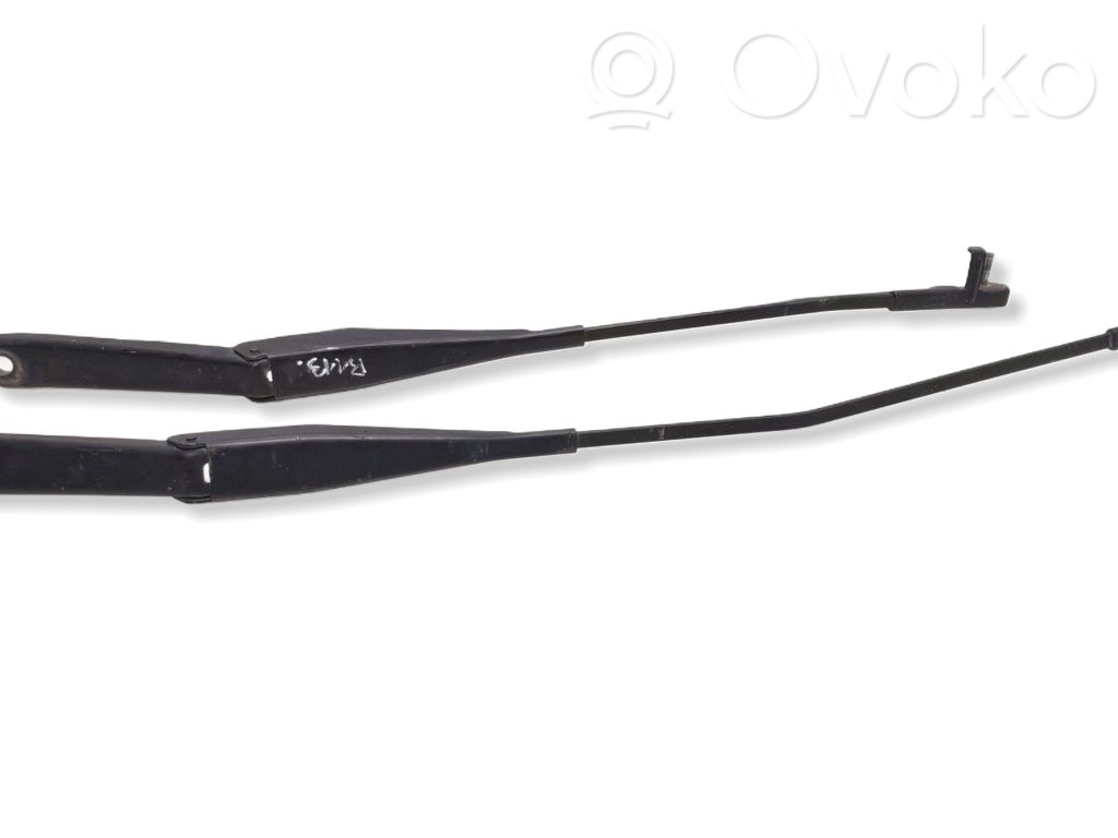 Ford Focus Front wiper blade arm 