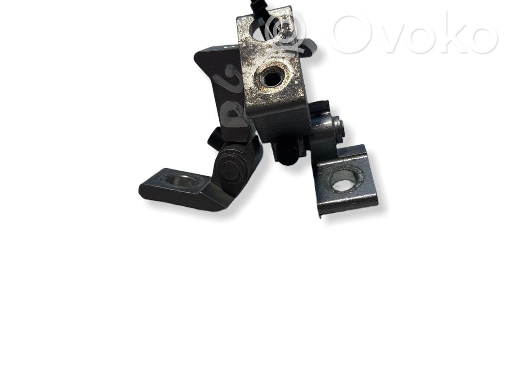 Volkswagen Jetta VII Front door upper hinge 