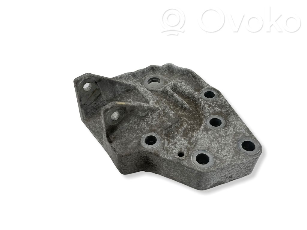 Engine mounting bracket   EJ326P096AA