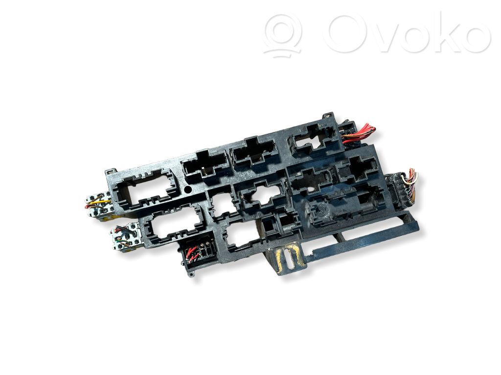 BMW 5 E34 Relay mounting block 