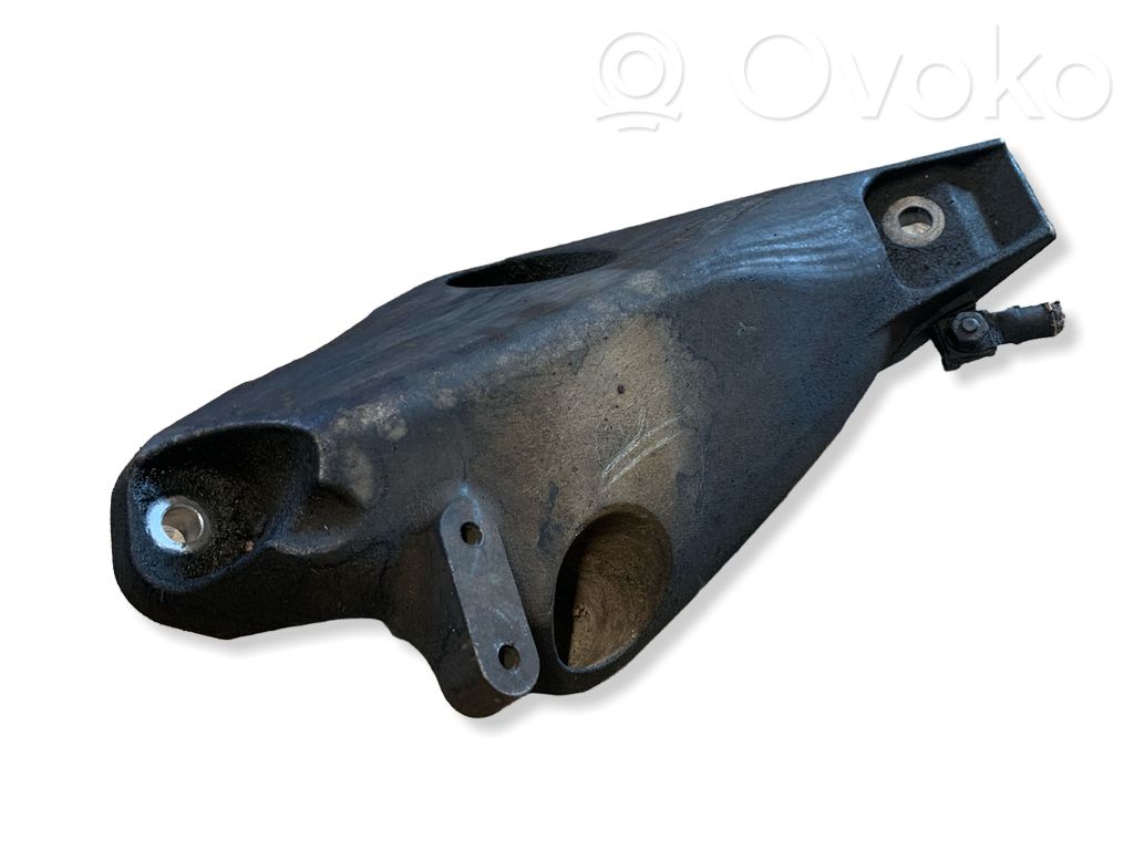 BMW X5 E70 Engine mounting bracket 