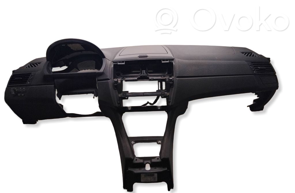 BMW X3 E83 Dashboard 