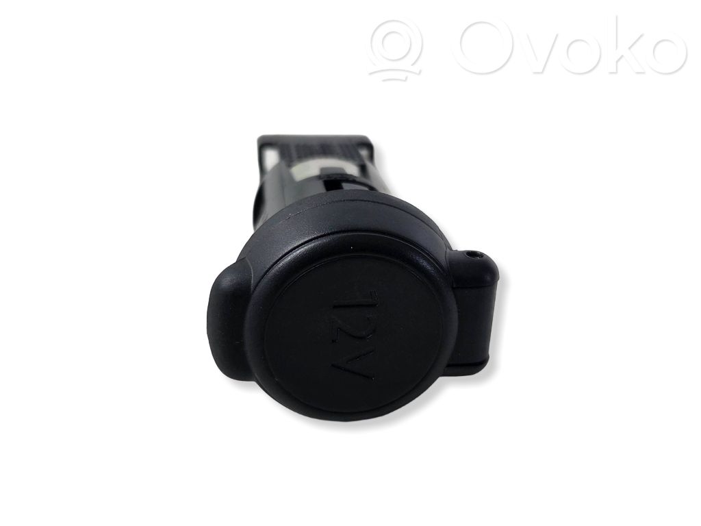 Opel Corsa F 12V Steckdose vorne 