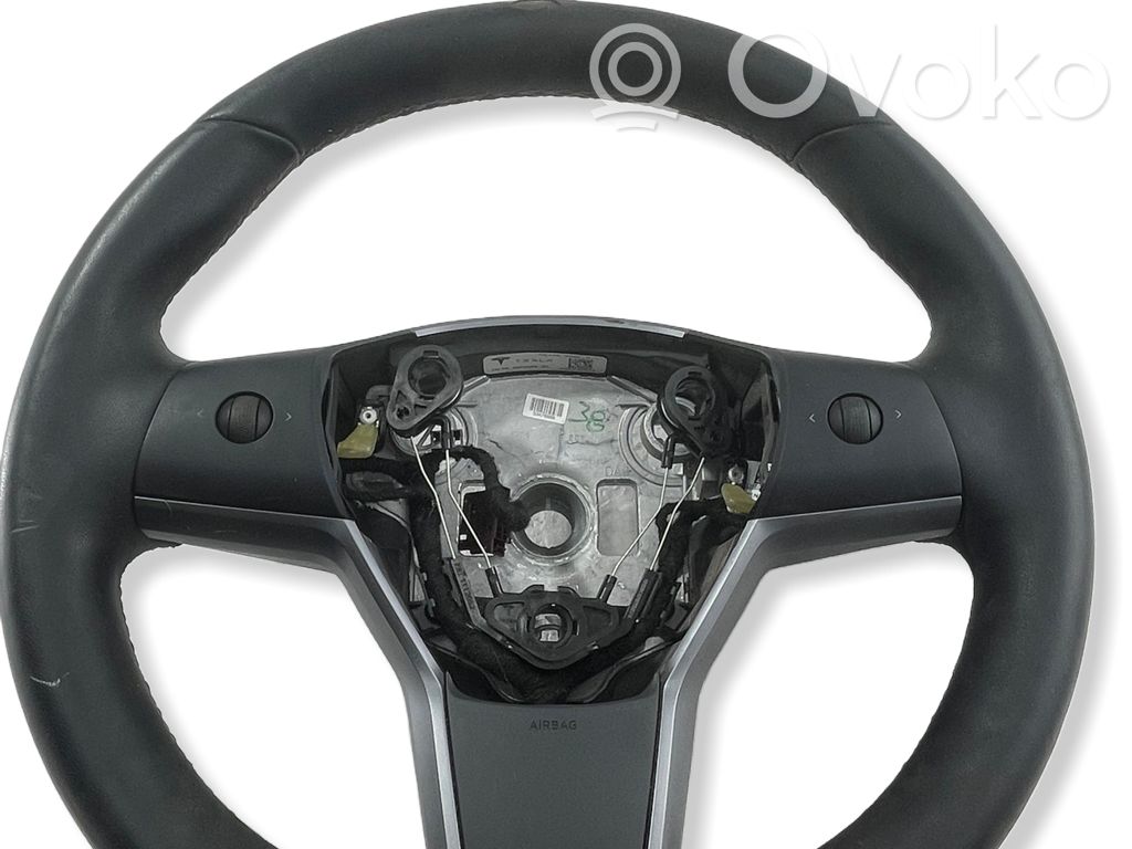 Tesla Model 3 Stūre 