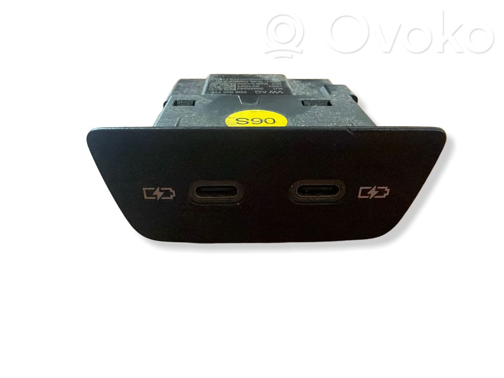 Volkswagen T-Cross Gniazdo / Złącze USB 