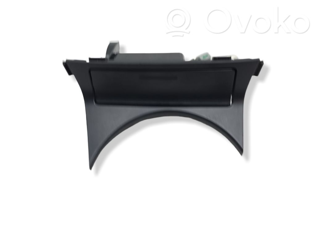 Subaru Outback Aschenbecher vorne 