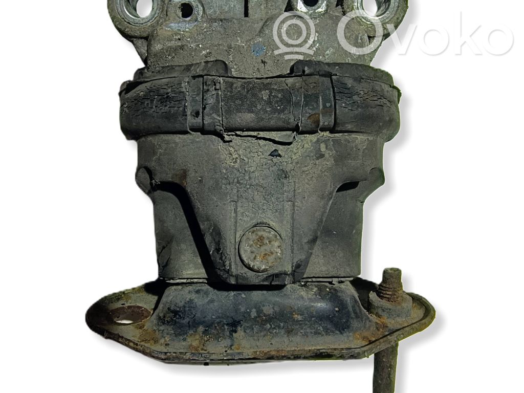 Engine mount bracket   04578044AC