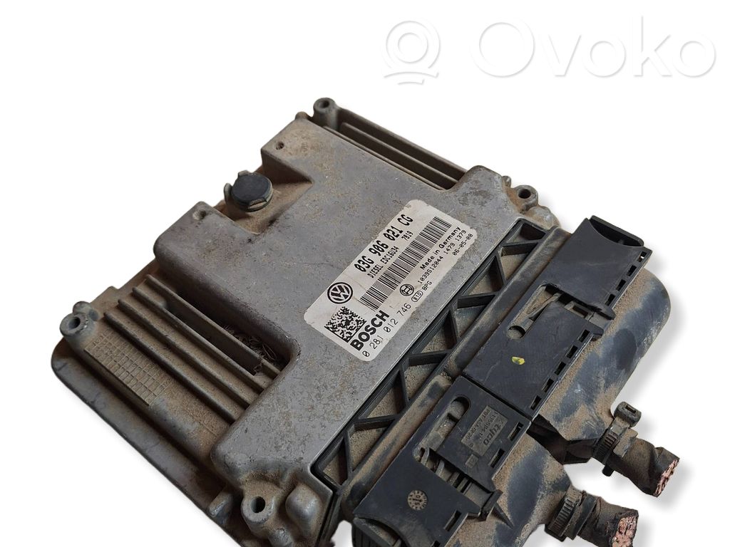 Volkswagen Touran I Engine control unit/module 