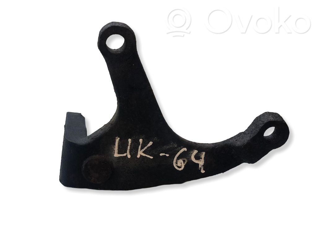 Engine mounting bracket