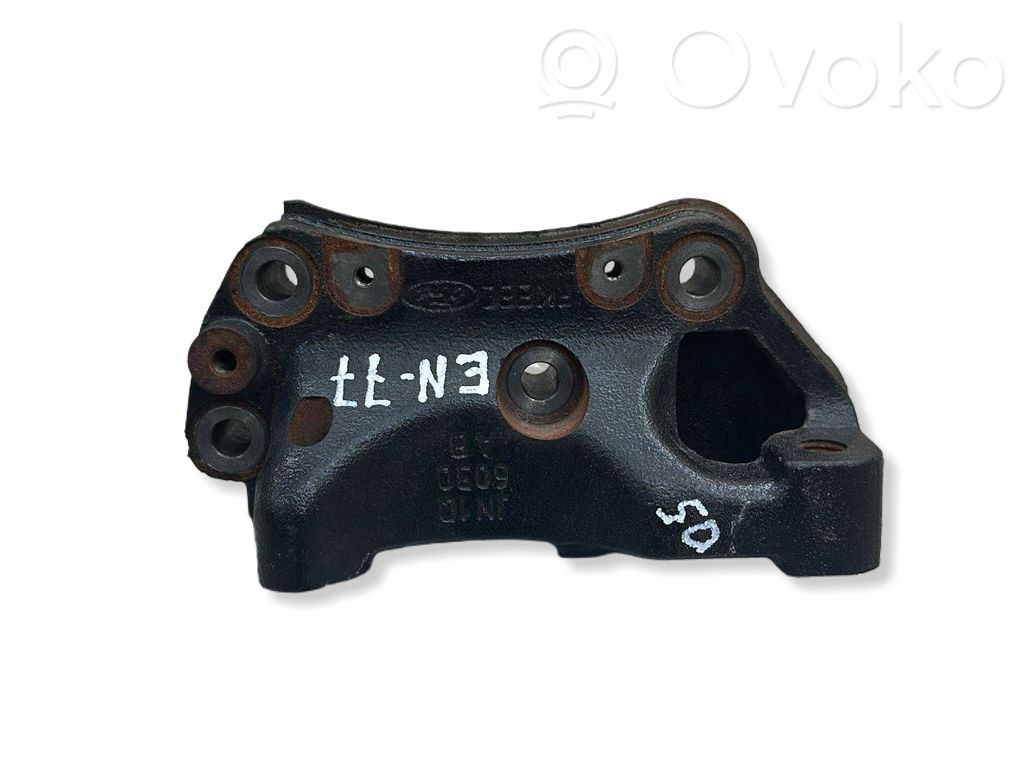 Ford Focus Engine mounting bracket 