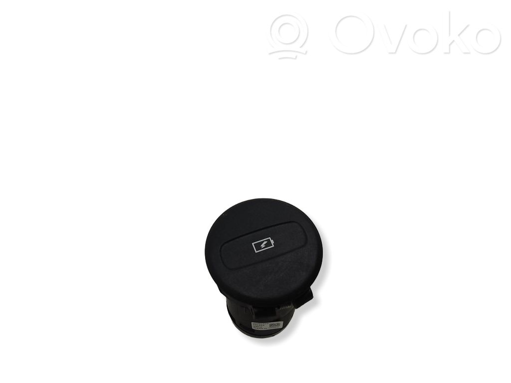 Volvo XC40 USB socket connector 