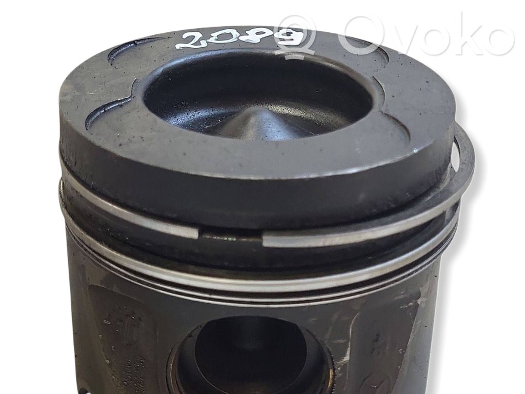 Mercedes-Benz E W212 Piston 