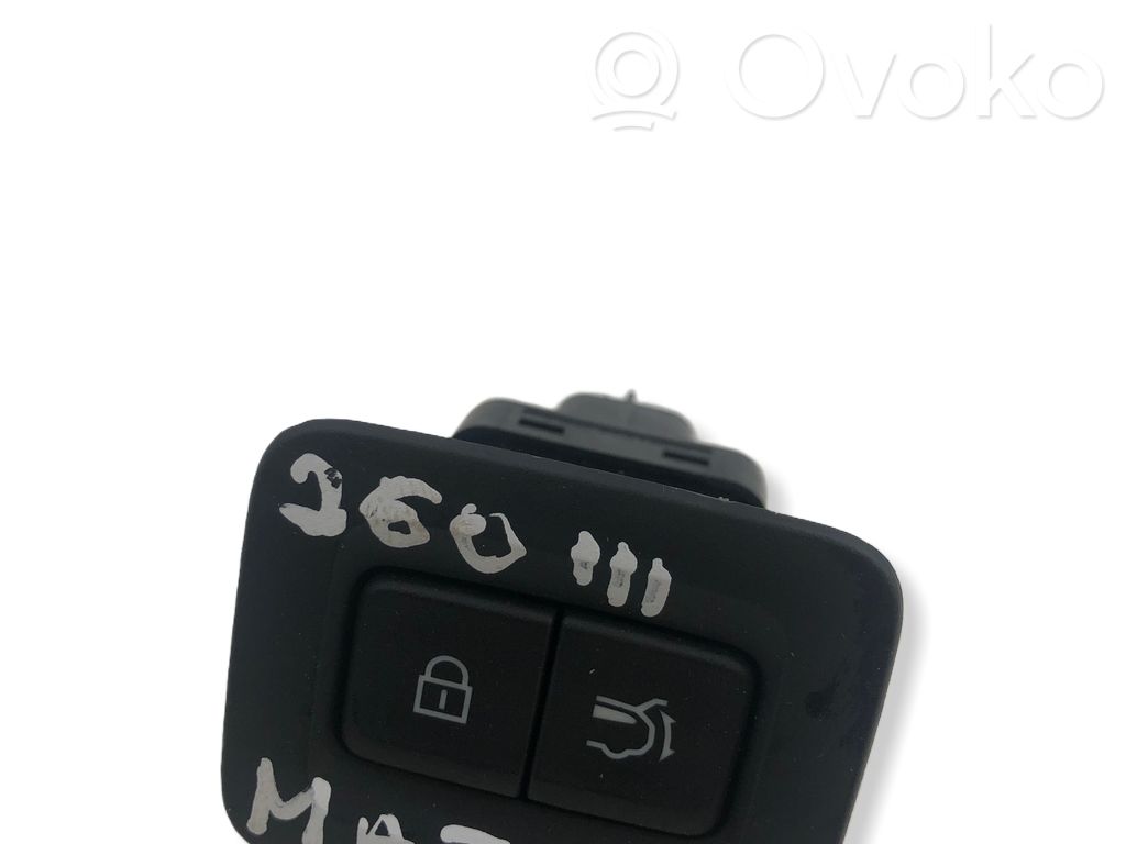 Mazda CX-30 Tailgate/trunk/boot open switch 
