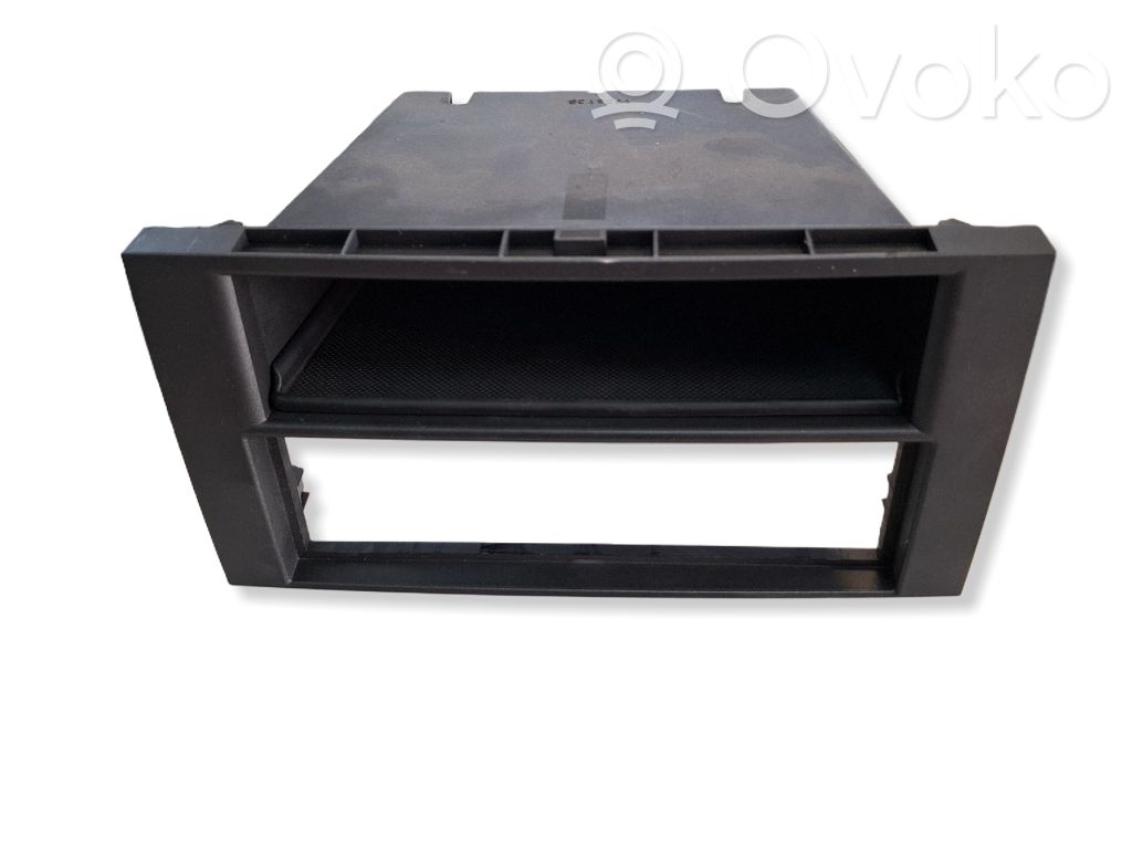 Compartimiento/consola central del panel   6S6J18933A