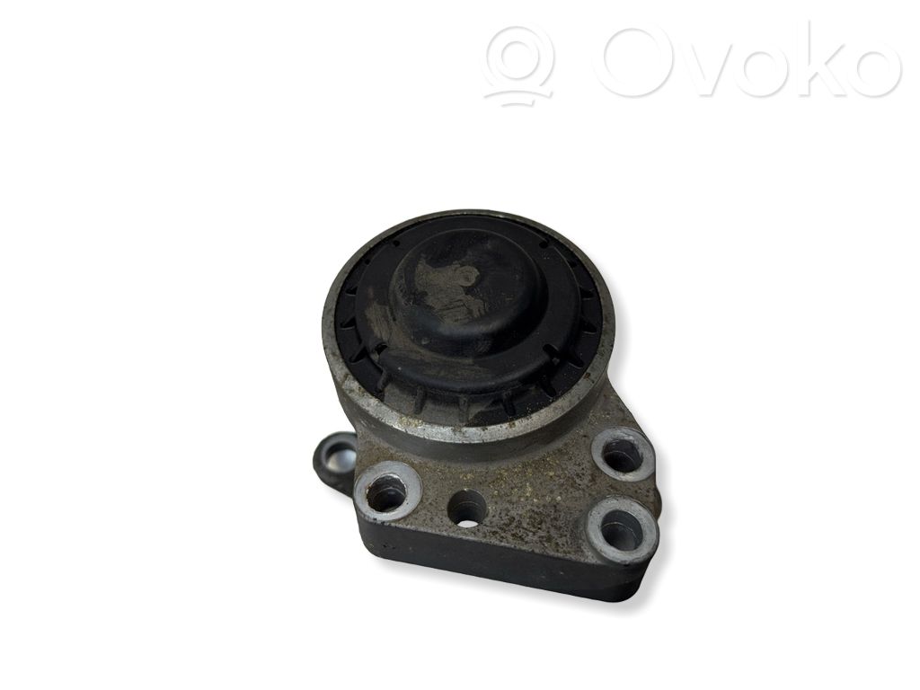 Volvo V70 Engine mount bracket 