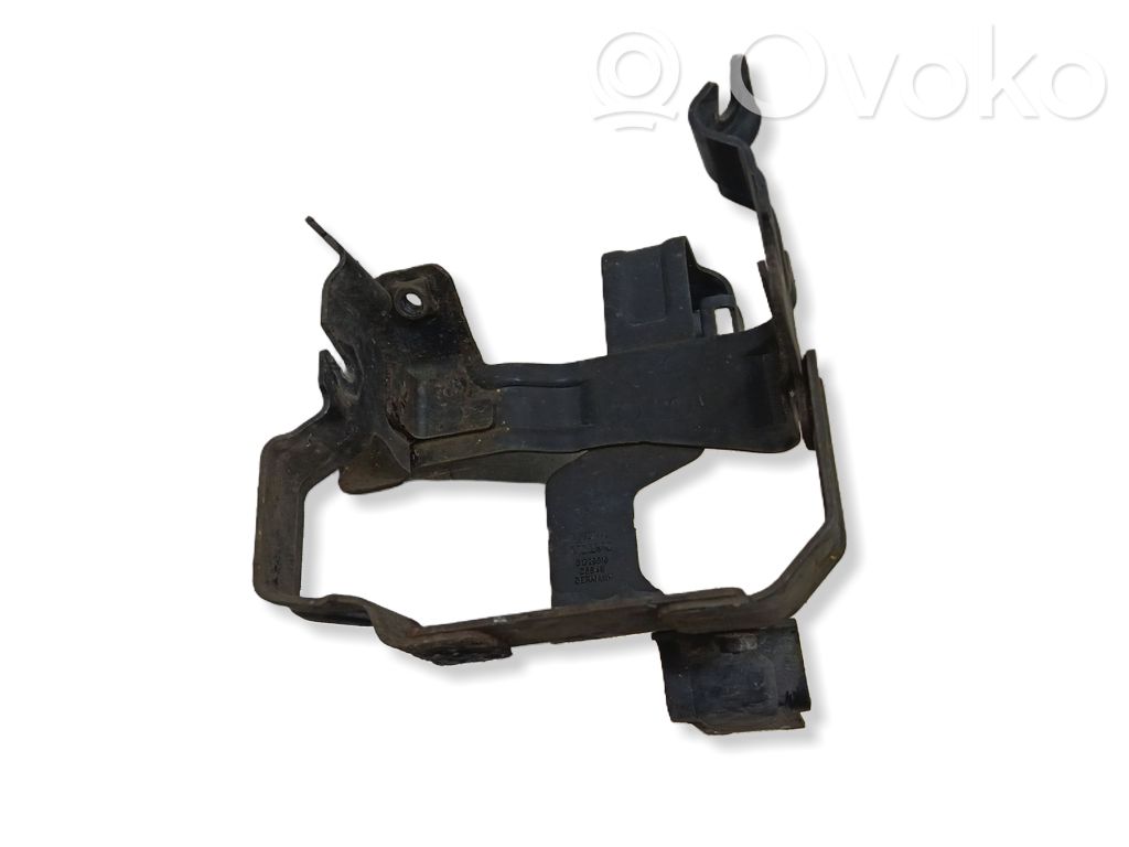 Volvo V60 Power steering pump mounting bracket 