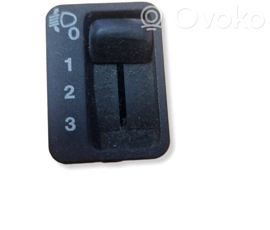 Headlight level height control switch   M10539