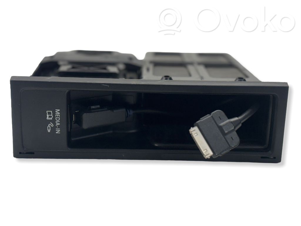 Volkswagen PASSAT B7 Enchufe conector USB 